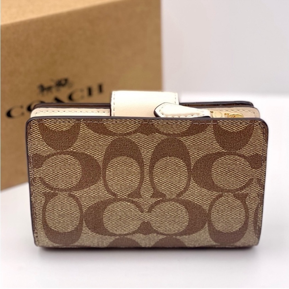 Coach Signature Medium Corner Zip Wallet - Picture 8 of 9